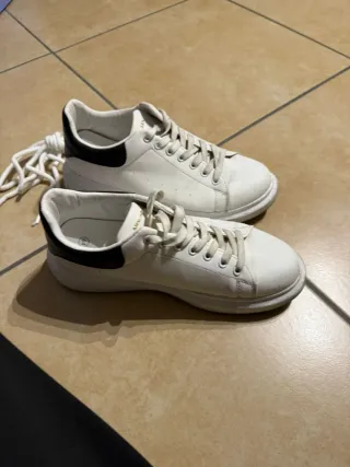 Scarpe Alexander McQueen bianche e nere