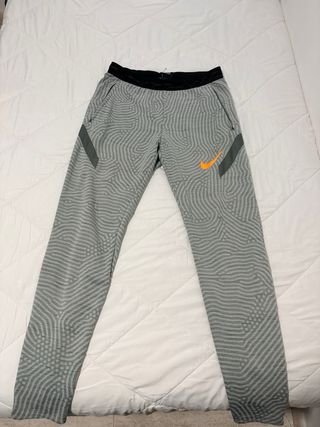 Conjunto Nike Chaqueta, Pantalón y Camiseta