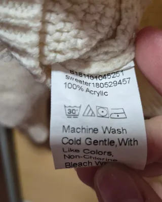 Jersey SHEIN blanco talla M.