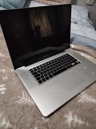 MacBook Pro 17 Plata
