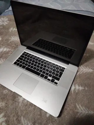 MacBook Pro 17 Plata