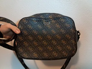 Bolso Guess Marrón y Dorado