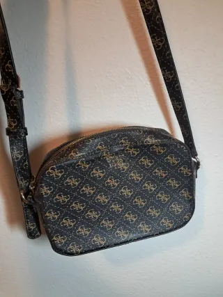 Bolso Guess Marrón y Dorado