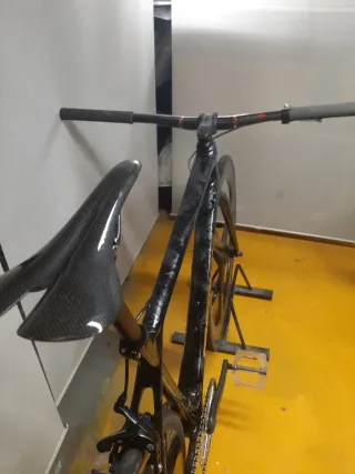 Bicicleta de carbono estilo fixie