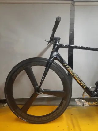 Bicicleta de carbono estilo fixie