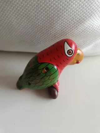 Ocarina de loro decorativa