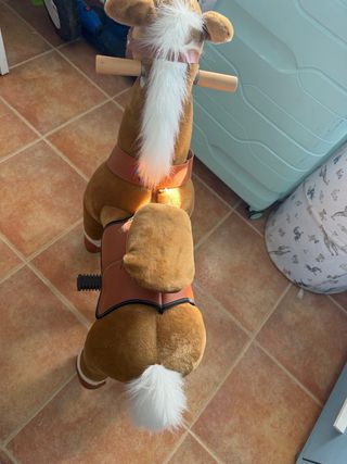 Caballo de juguete con ruedas
