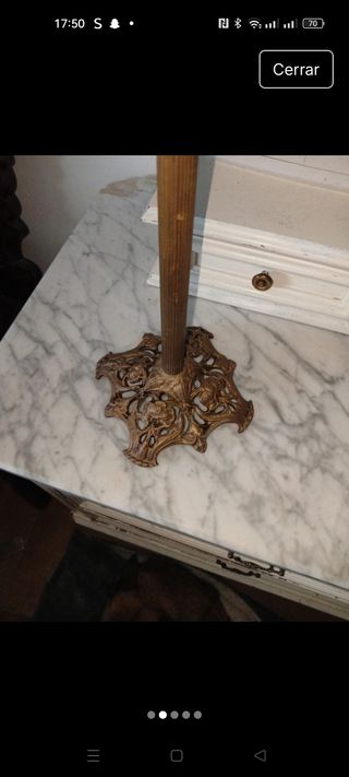 Cenicero antiguo de metal con pie