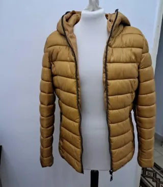 Giubbotto imbottito con cappuccio da donna