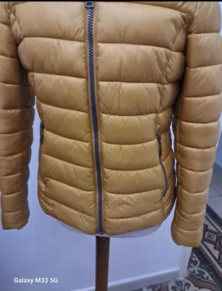 Giubbotto imbottito con cappuccio da donna