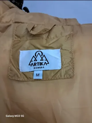 Giubbotto imbottito con cappuccio da donna