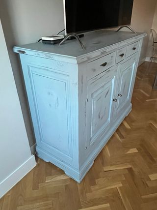 Aparador de salon TV  madera teñida interior caoba