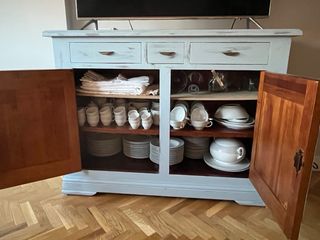 Aparador de salon TV  madera teñida interior caoba