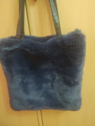 Bolso azul de pelo