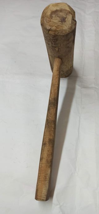 Martello in legno artigianale antico