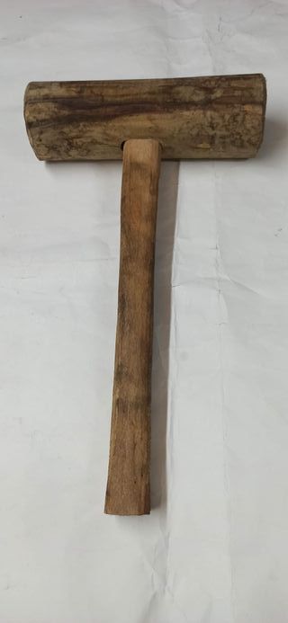Martello in legno artigianale antico
