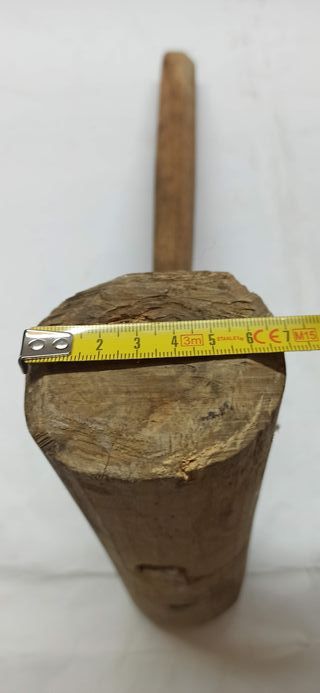 Martello in legno artigianale antico