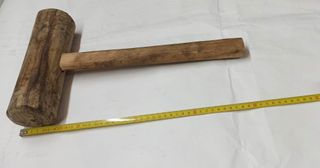 Martello in legno artigianale antico