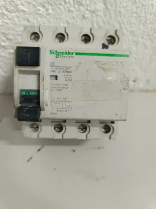 Interruptor Diferencial Schneider 100A