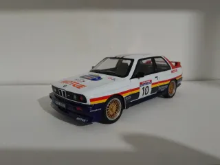 BMW E30 M3 escala 1/18. 21/9 cm aprox