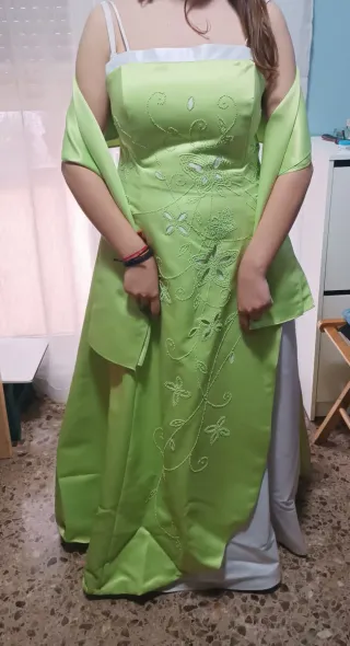 Traje de fiesta verde y blanco