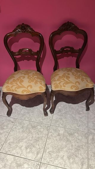 2 Sillas de Madera Tapizadas