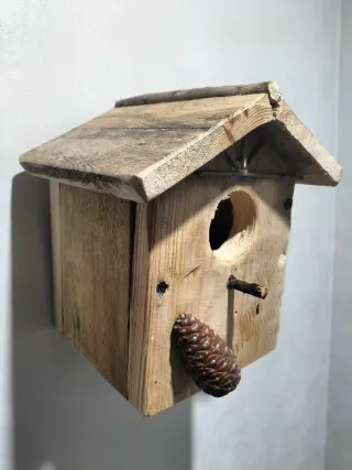 Casetta in legno con apertura laterale