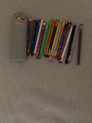 19 bolígrafos Legami edición limitada + estuche