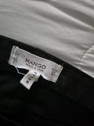 Pantalones Mango efecto piel Talla 38