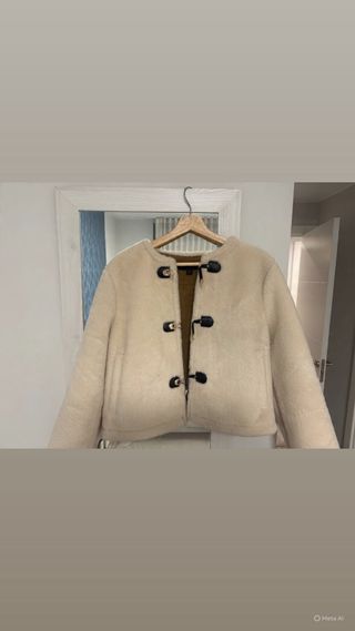 Chaqueta pelo Zara beige/blanca
