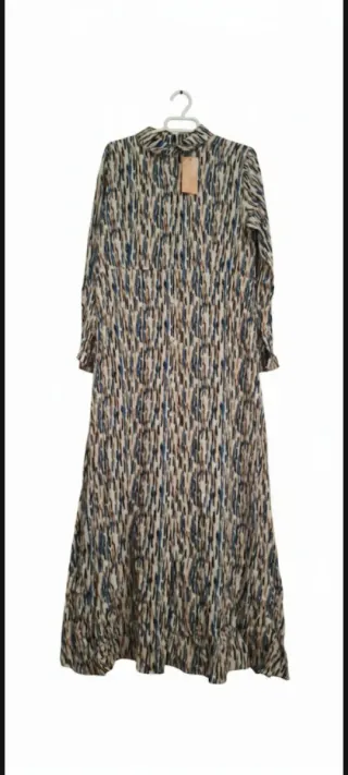 Vestido largo estampado beige y multicolor