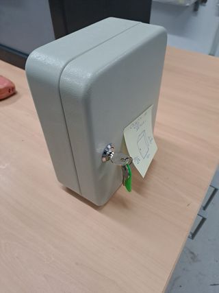 Cajetín metálico para llaves