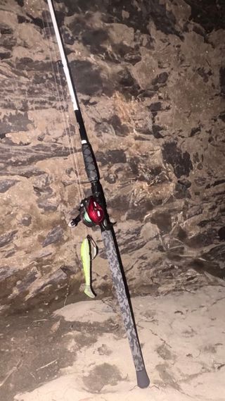 Caña Mad Cat White 2.20m 50-110gr + Carrete Acid