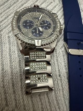 Reloj Guess Plateado y Azul con Cristales