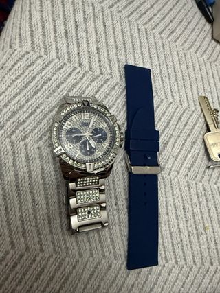 Reloj Guess Plateado y Azul con Cristales