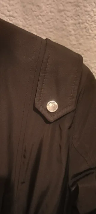 Abrigo plumífero negro mujer