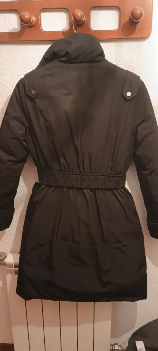 Abrigo plumífero negro mujer