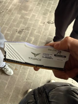 Tarjeta RAM TEAMGROUP T-FORCE DELTA RGB