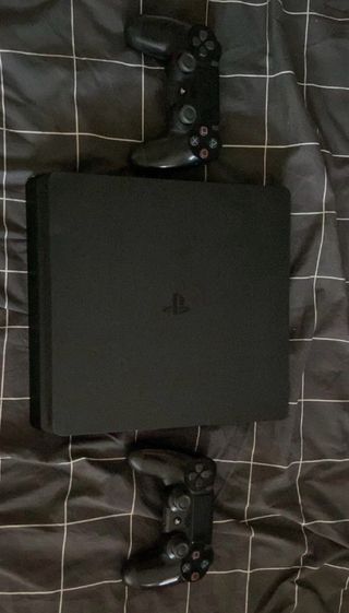 PS4 Slim Negra 1TB + 2 Mandos + FIFA 18