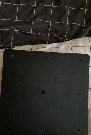 PS4 Slim Negra 1TB + 2 Mandos + FIFA 18