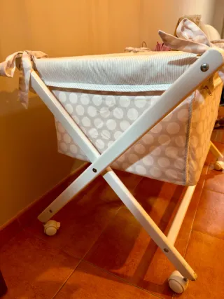 Minicuna bebé con ruedas