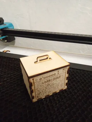 Porta púas guitarra madera forma amplificador