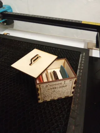 Porta púas guitarra madera forma amplificador