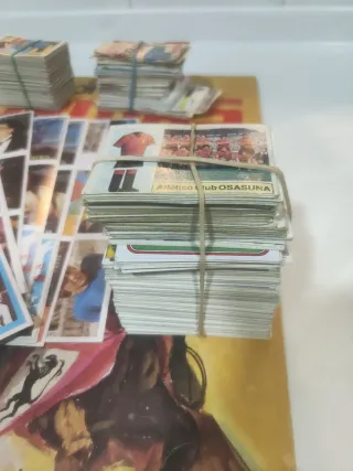 Album armas y Lote de cromos variados