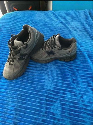 Sapatos New Balance Cinza Tamanho 43