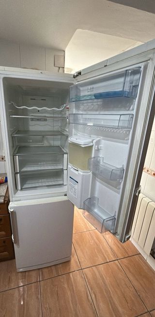 Frigorífico LG con dispensador de agua
