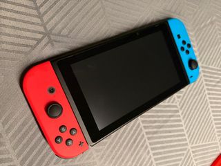 Nintendo Switch Rojo y Azul