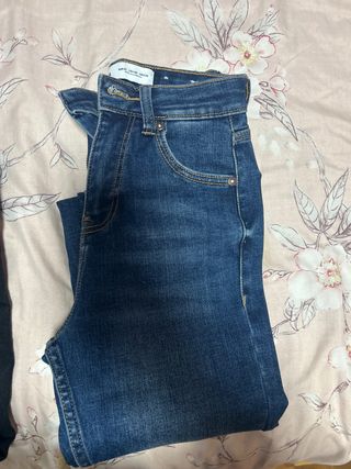 Pantalones Bershka Talla 32 Negros y Azules