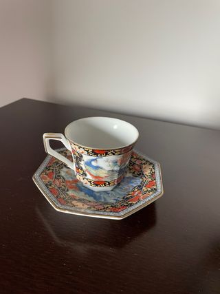 Chávena de café com pires decorado