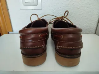 Zapatos náuticos de piel marrones